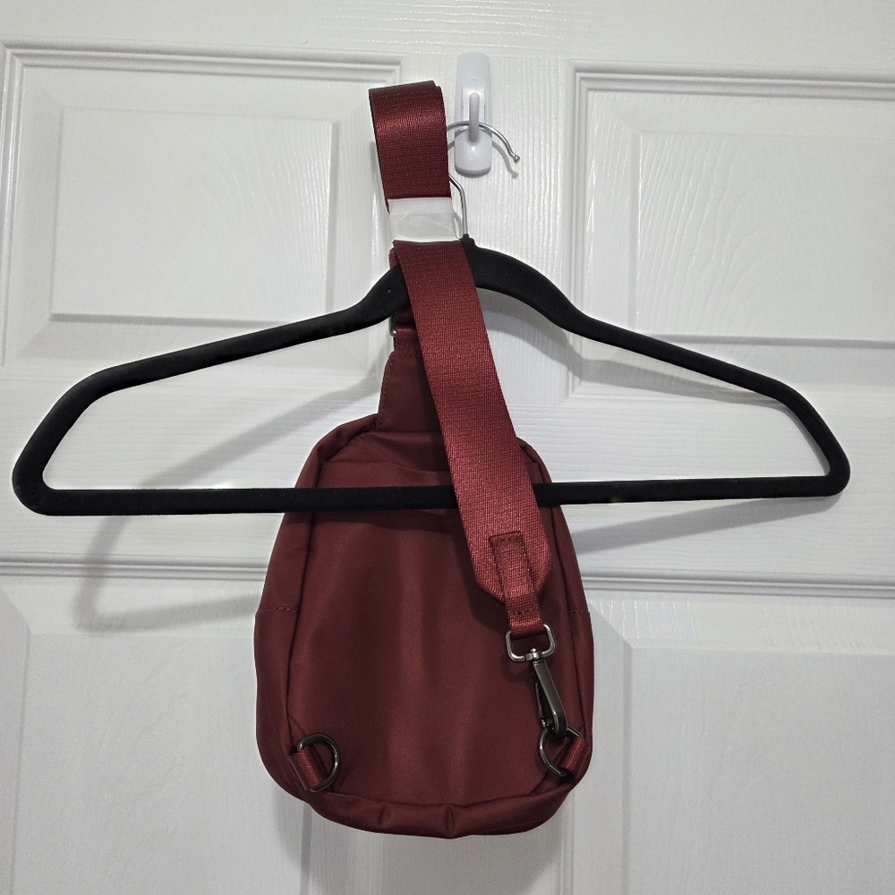 Lululemon Everywhere Sling Bag Small 2L- Rockwood - Picture 6 of 8